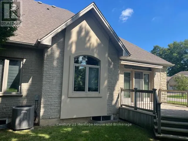 1 - 5 WOODHAVEN DRIVE, #1