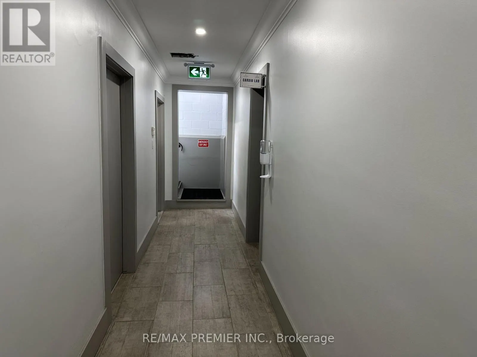L01 - 70 KING STREET E