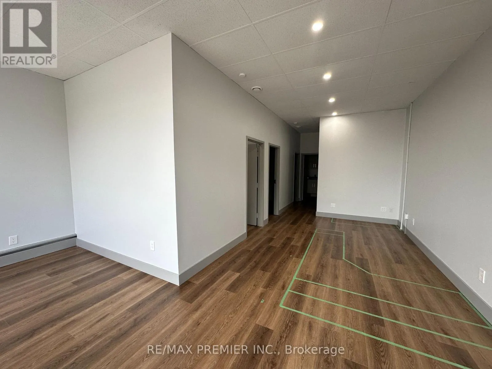 L01 - 70 KING STREET E