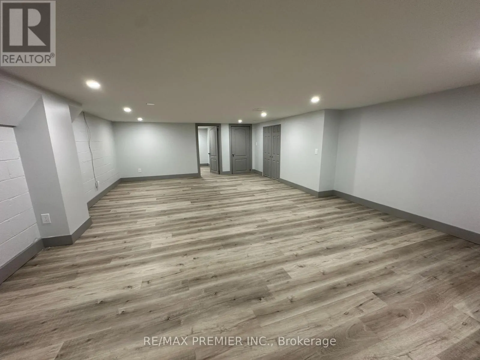 L01 - 70 KING STREET E