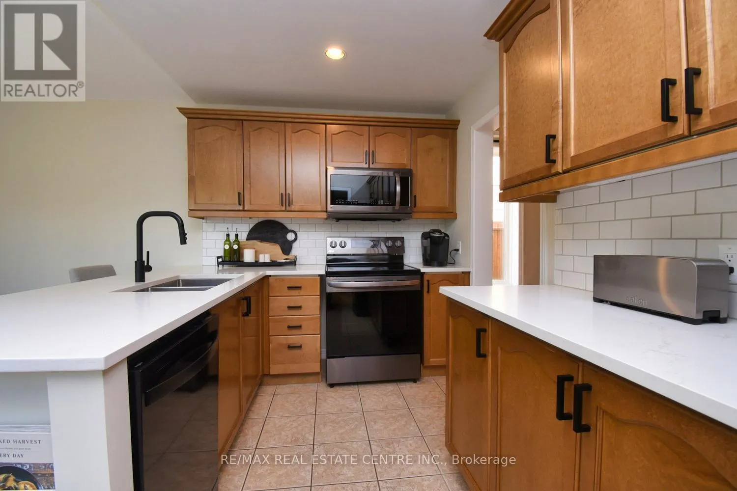 35 ERINGATE DRIVE