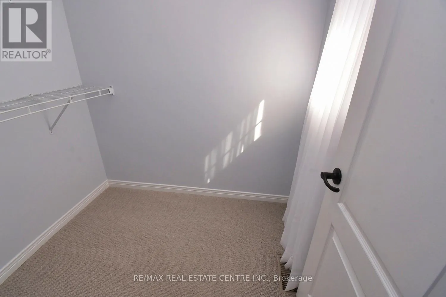 35 ERINGATE DRIVE