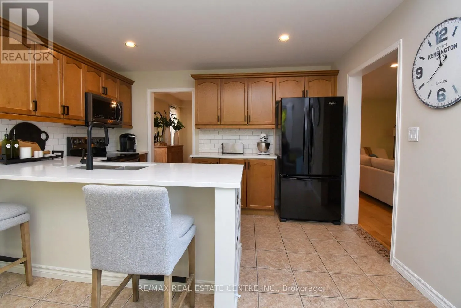 35 ERINGATE DRIVE