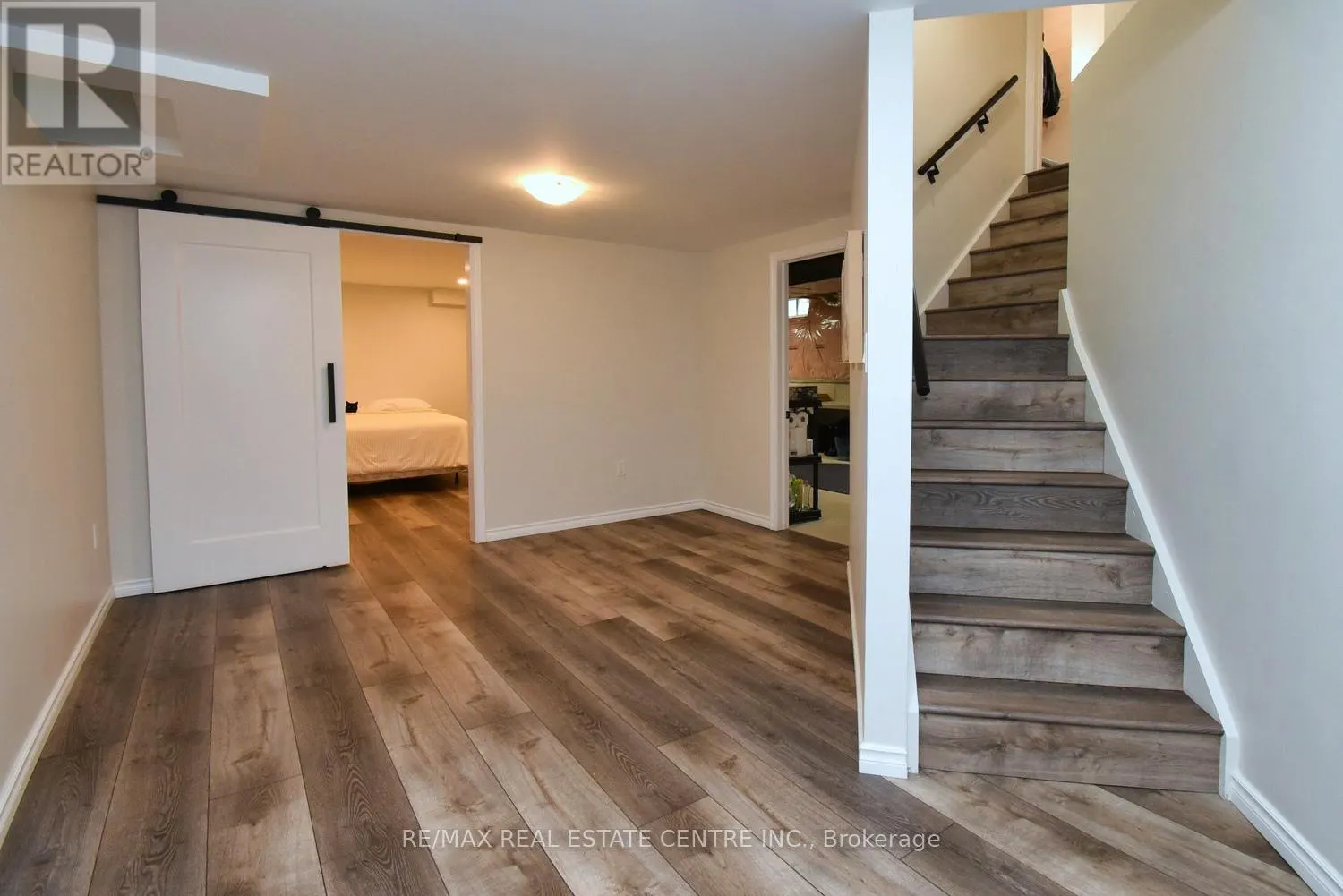 35 ERINGATE DRIVE