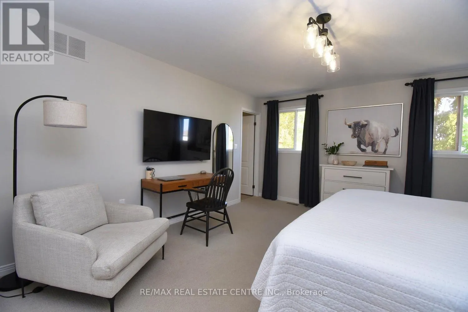 35 ERINGATE DRIVE