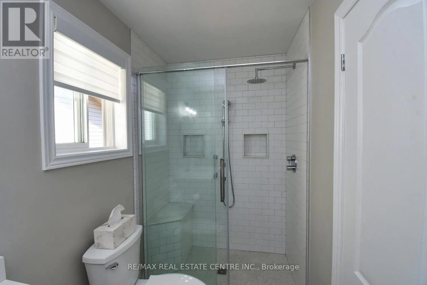 35 ERINGATE DRIVE