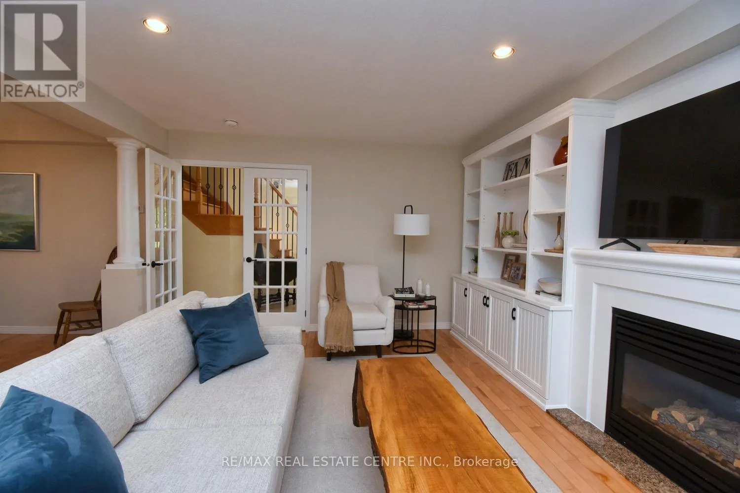 35 ERINGATE DRIVE