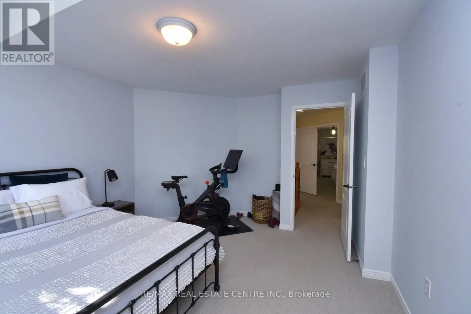 35 ERINGATE DRIVE
