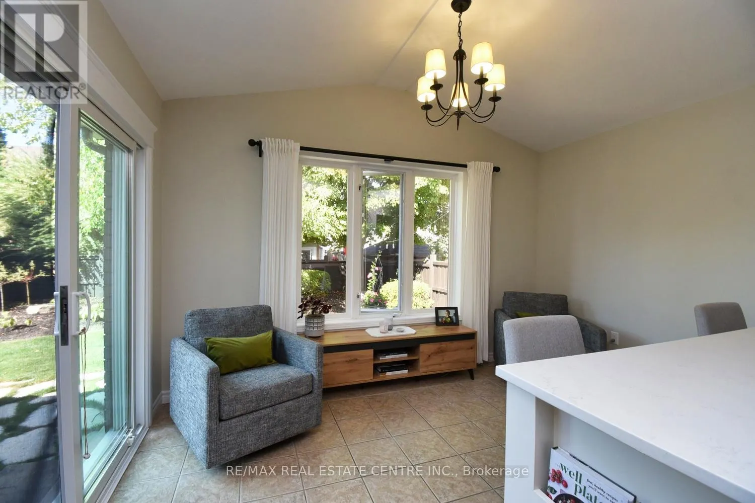 35 ERINGATE DRIVE