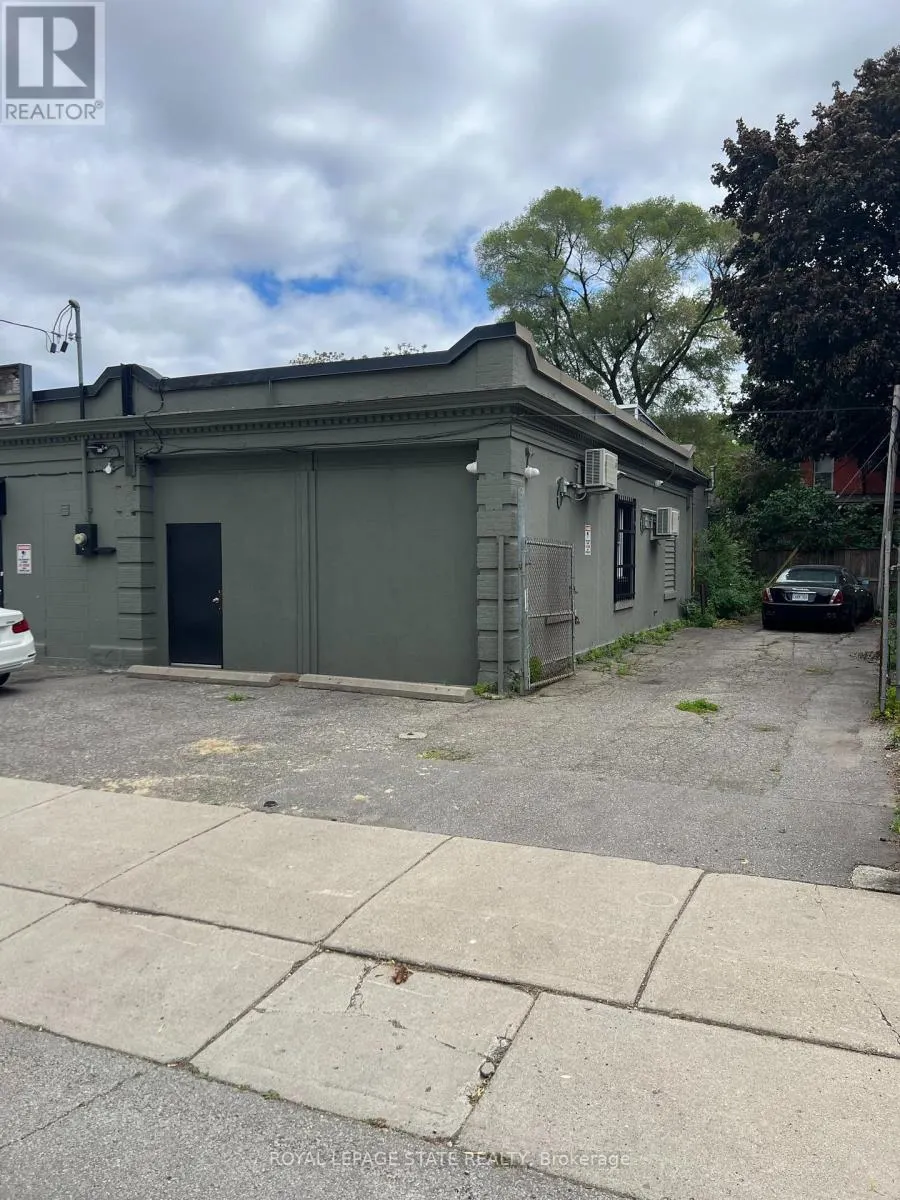 804 KING STREET E