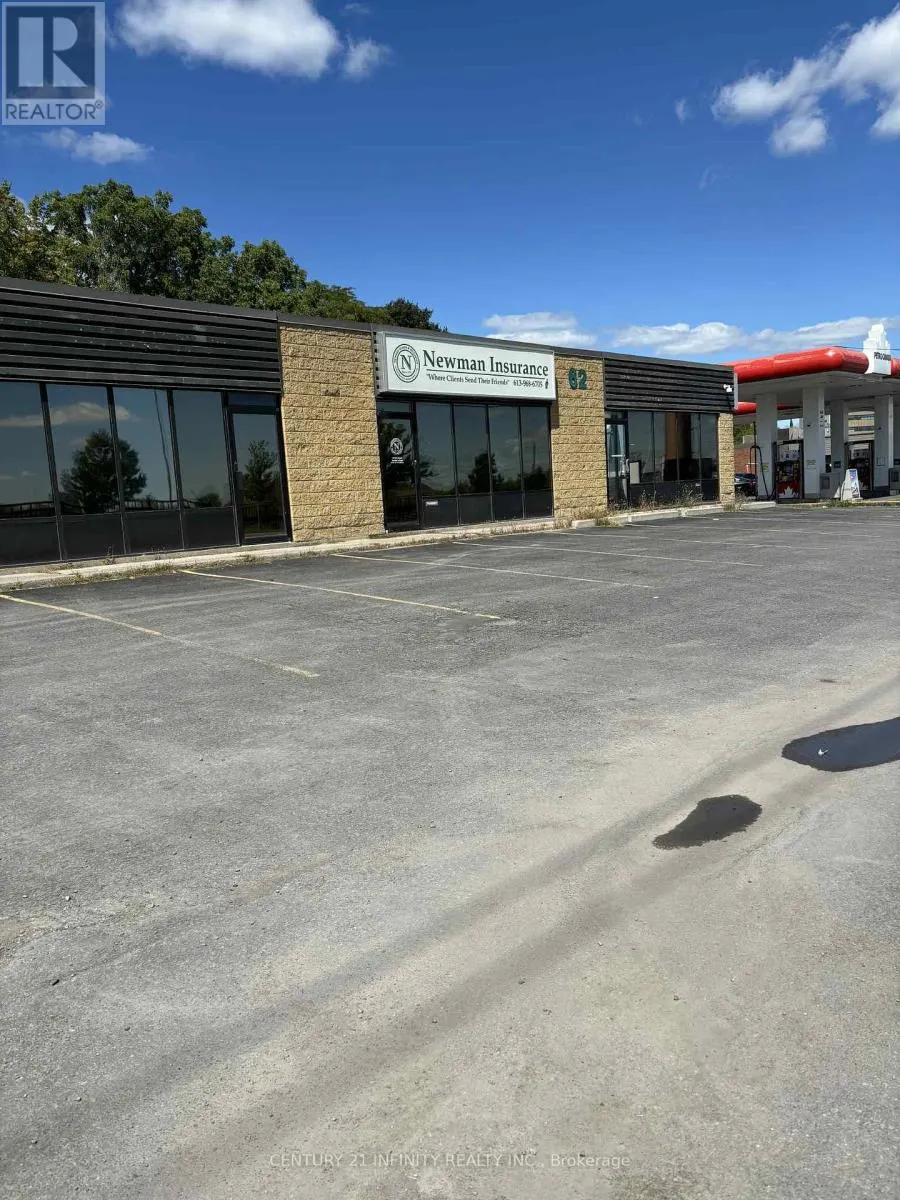 62 DUNDAS STREET W