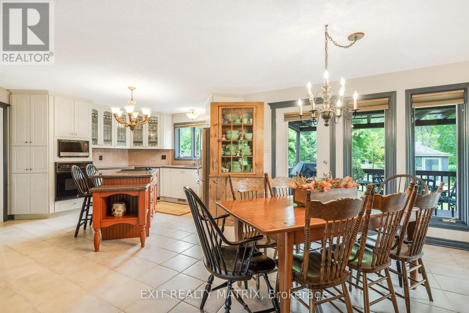 882 DU CASTOR ROAD