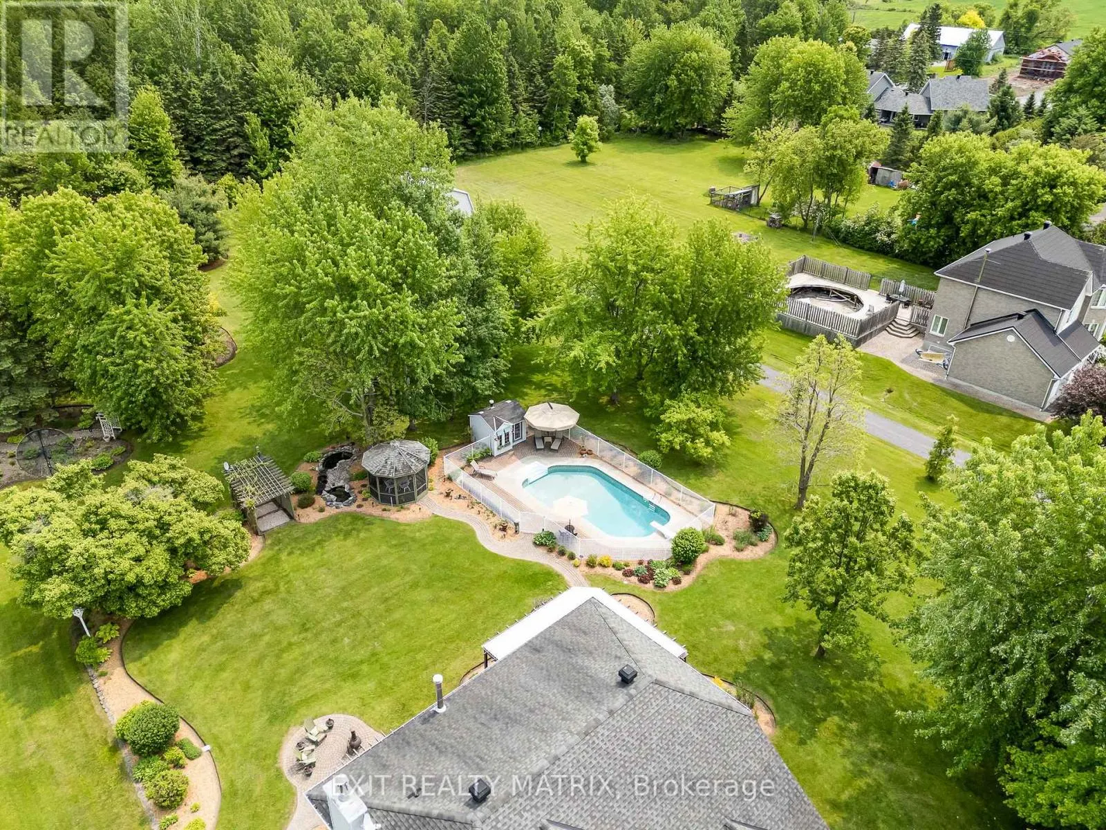 882 DU CASTOR ROAD