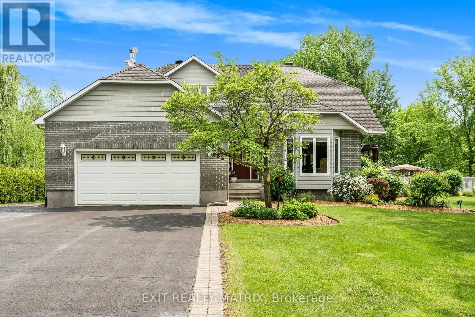 882 DU CASTOR ROAD