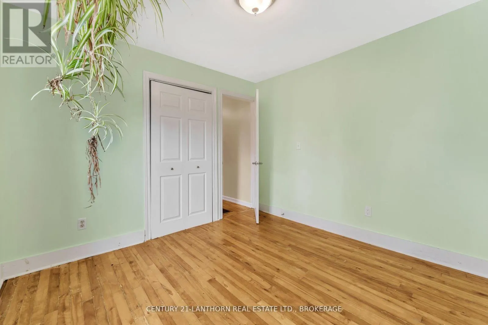 77 PORTSMOUTH AVENUE