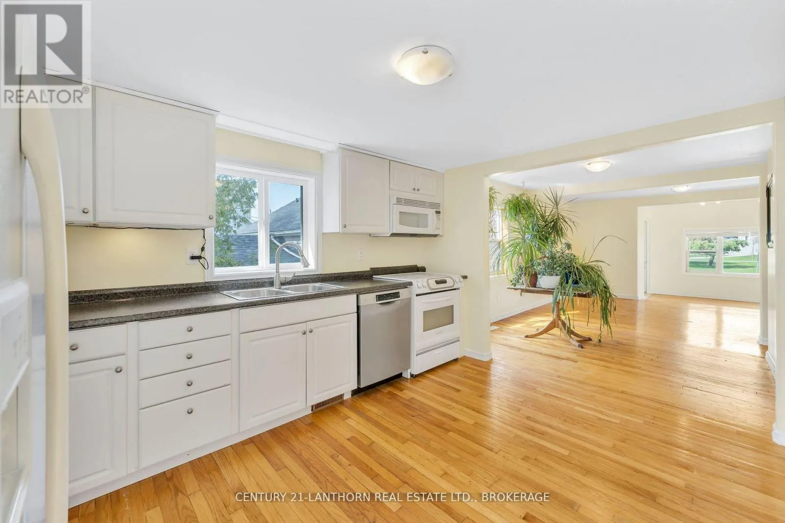 77 PORTSMOUTH AVENUE