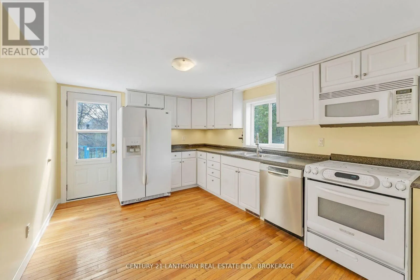 77 PORTSMOUTH AVENUE