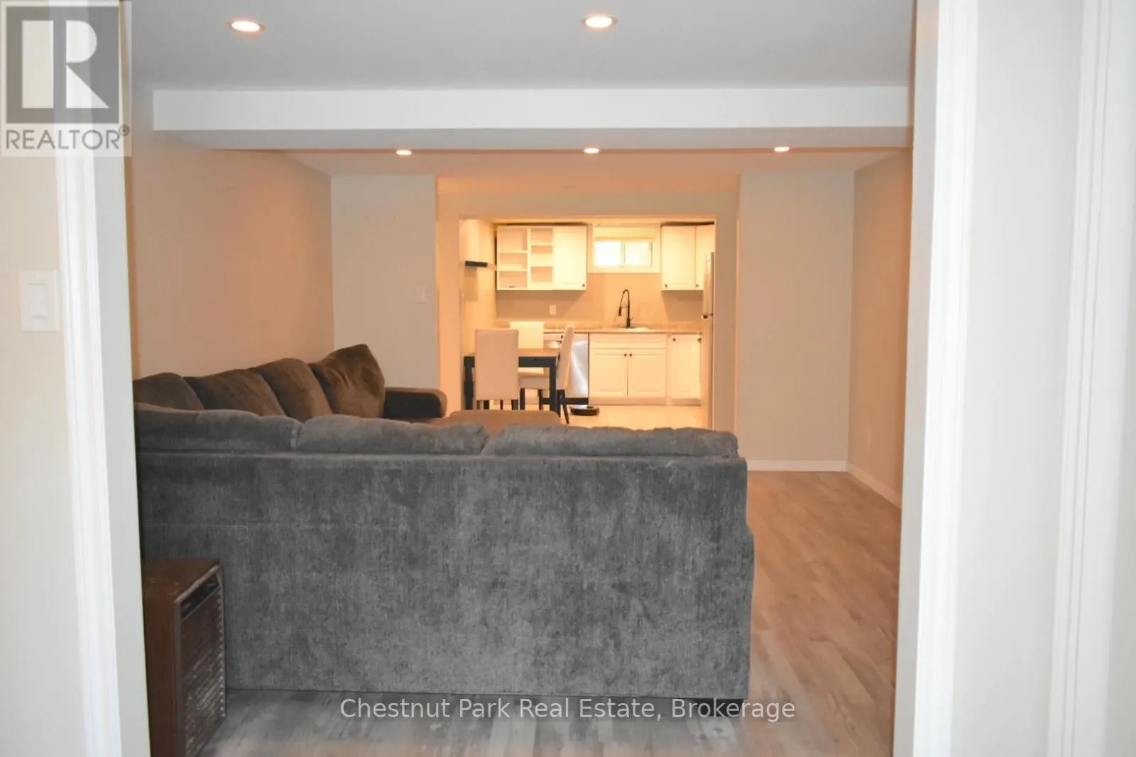 1258 RAVENSCLIFFE ROAD