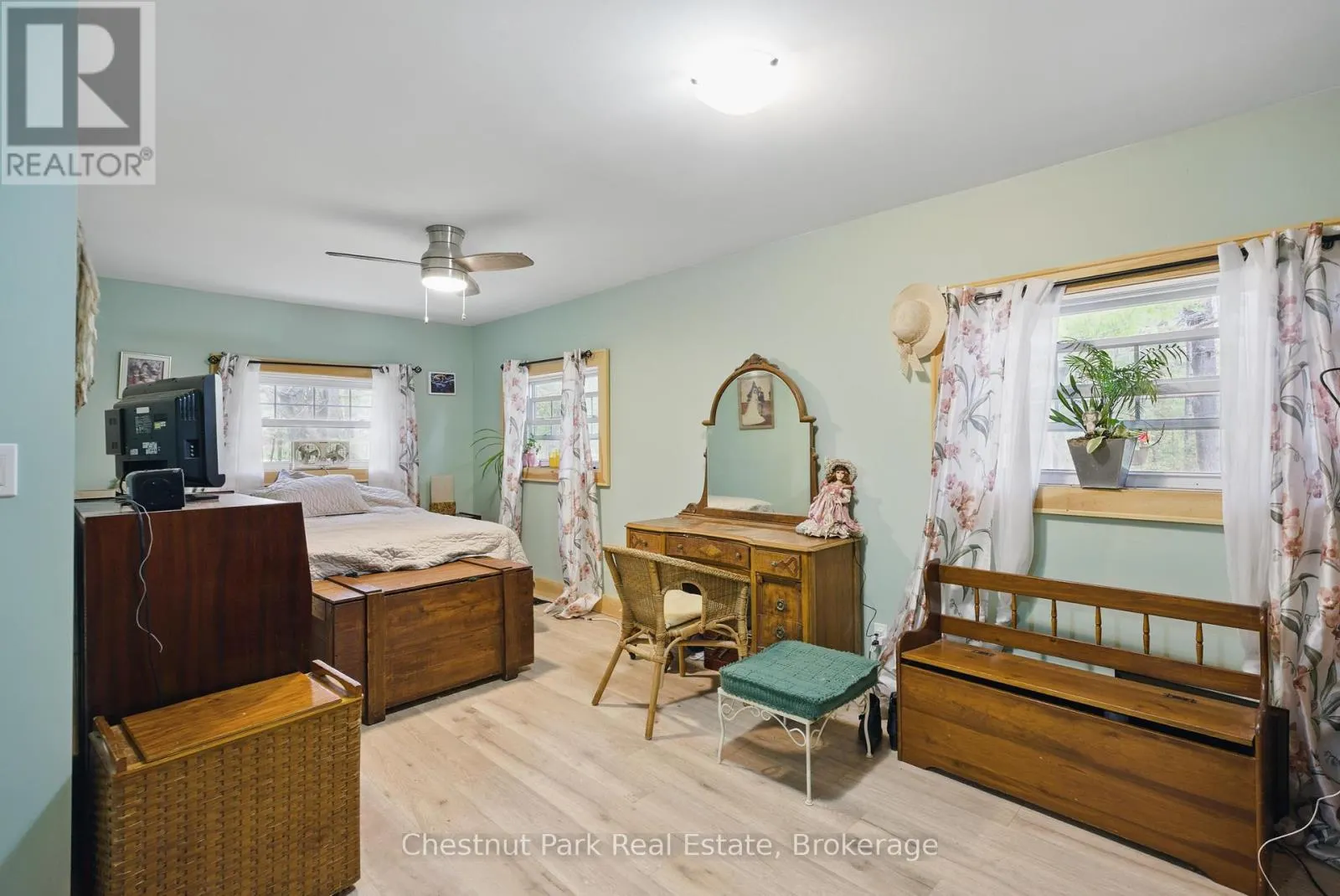 1258 RAVENSCLIFFE ROAD
