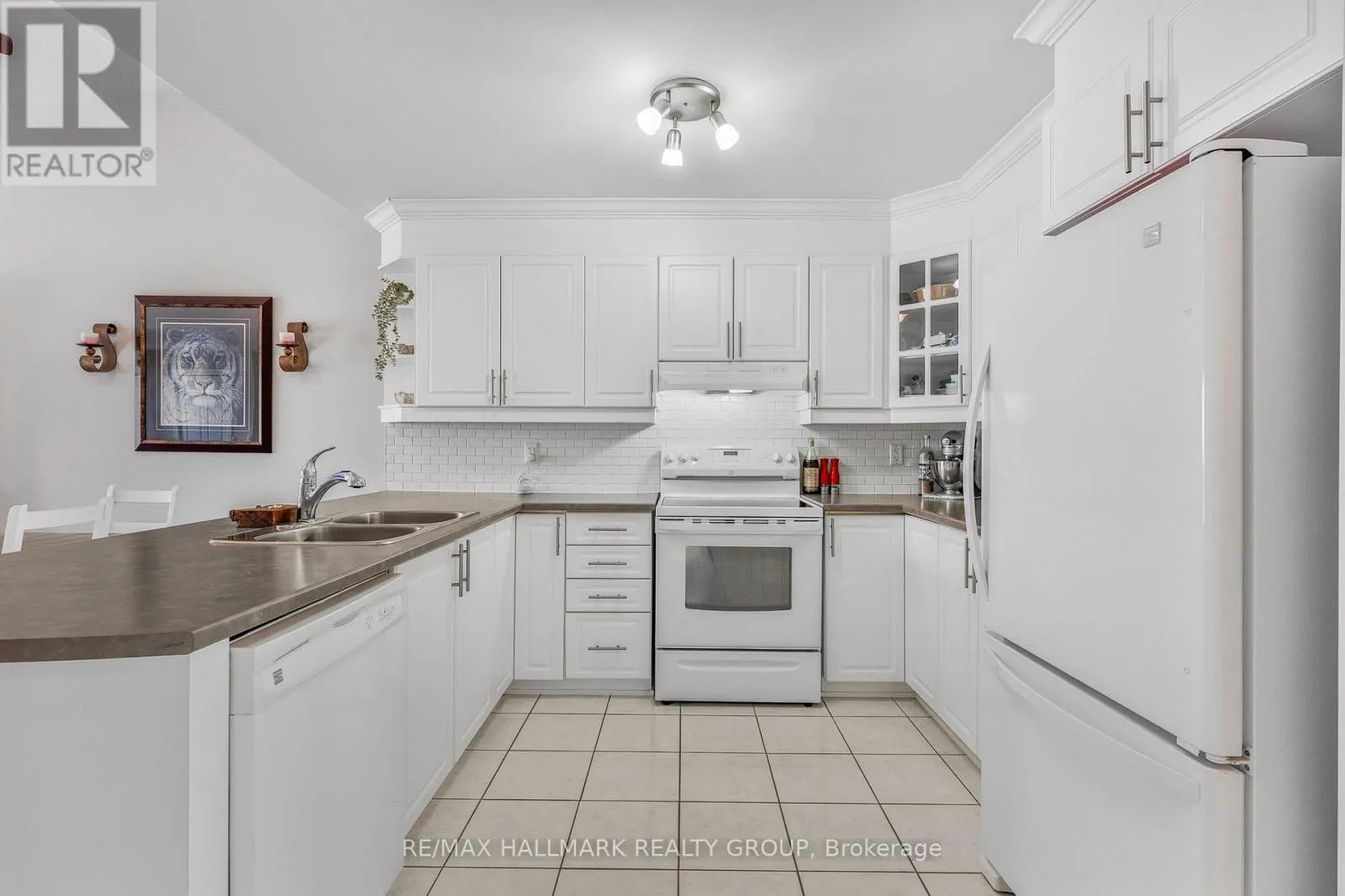 202 - 750 ST-JACQUES STREET