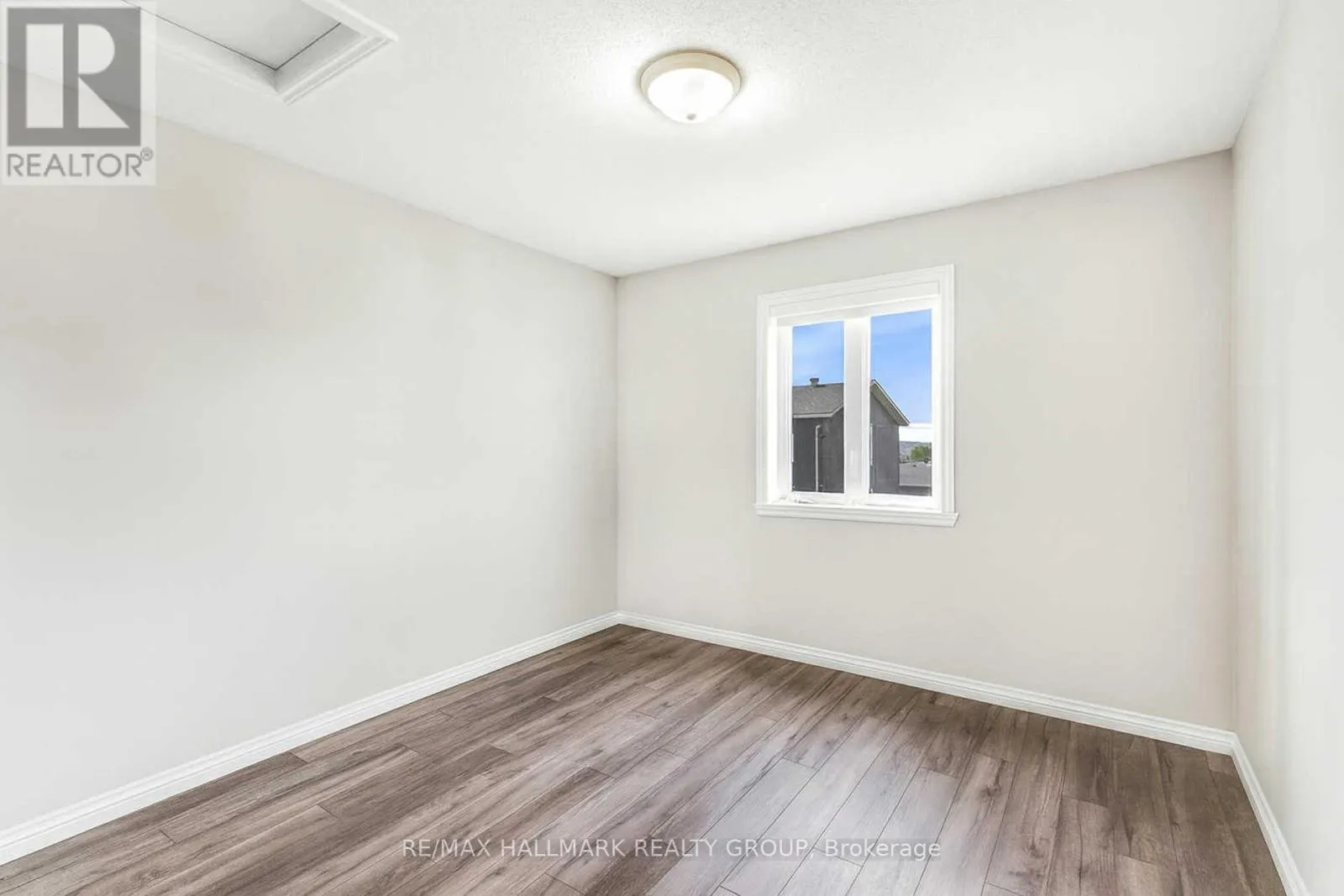 202 - 750 ST-JACQUES STREET