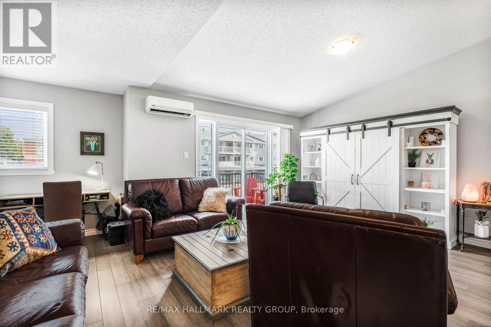 202 - 750 ST-JACQUES STREET