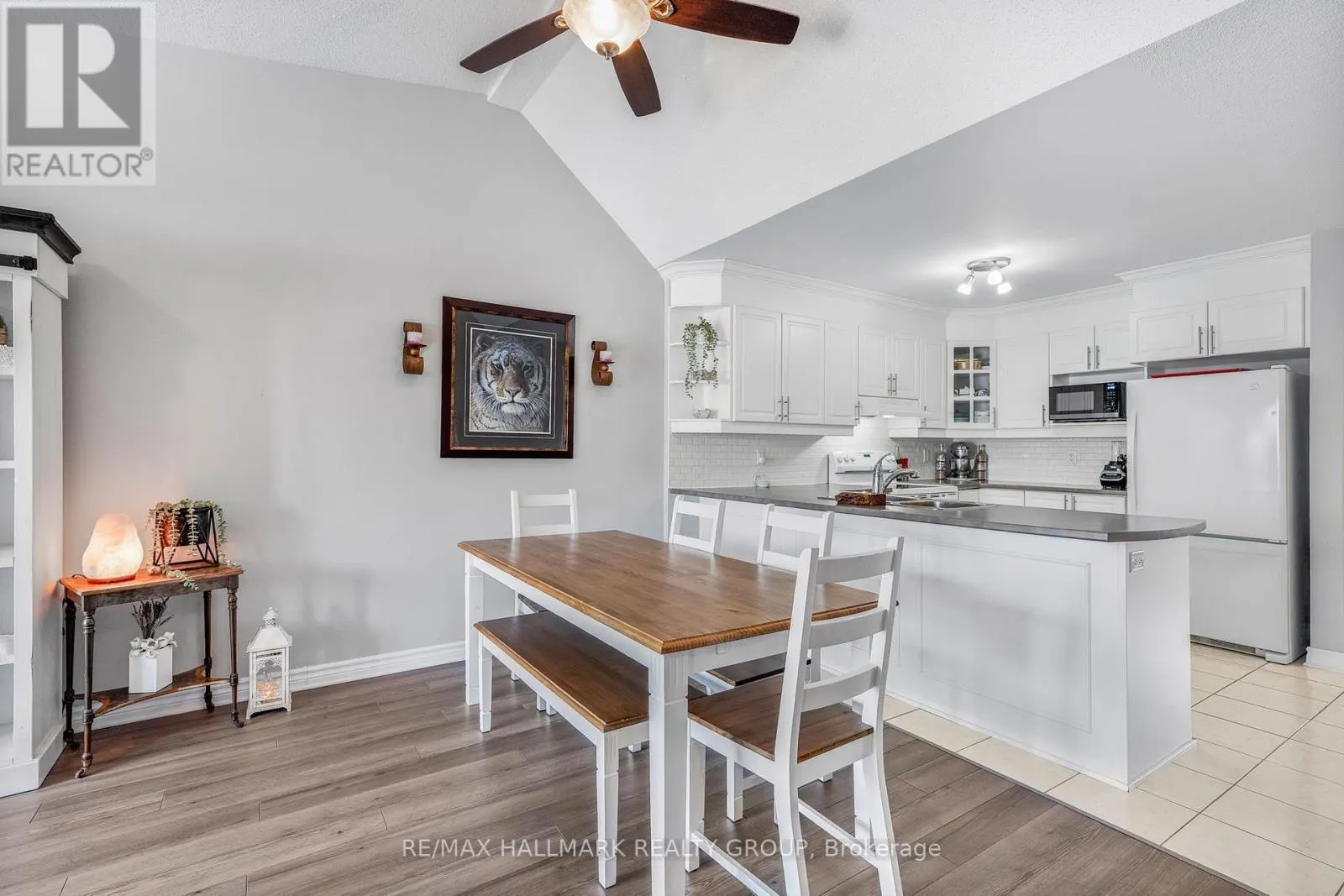 202 - 750 ST-JACQUES STREET
