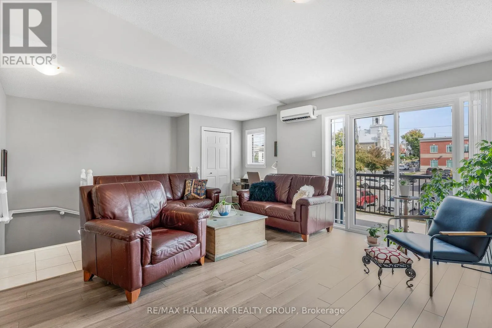 202 - 750 ST-JACQUES STREET