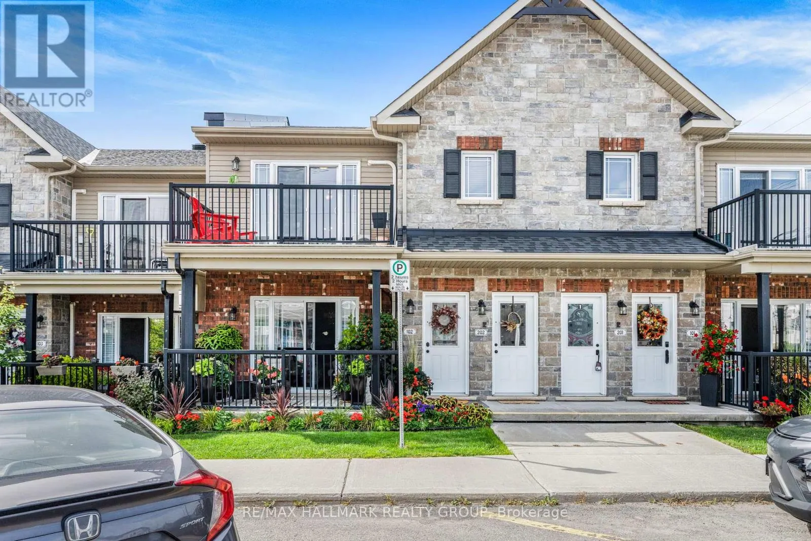 202 - 750 ST-JACQUES STREET