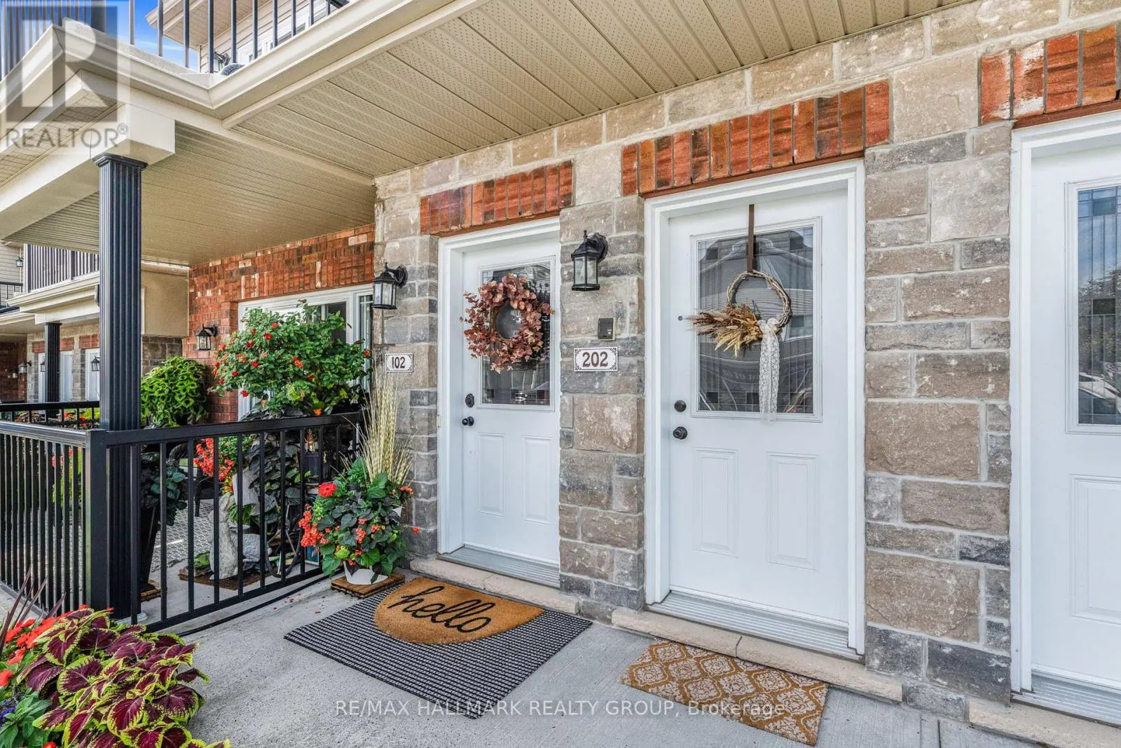202 - 750 ST-JACQUES STREET