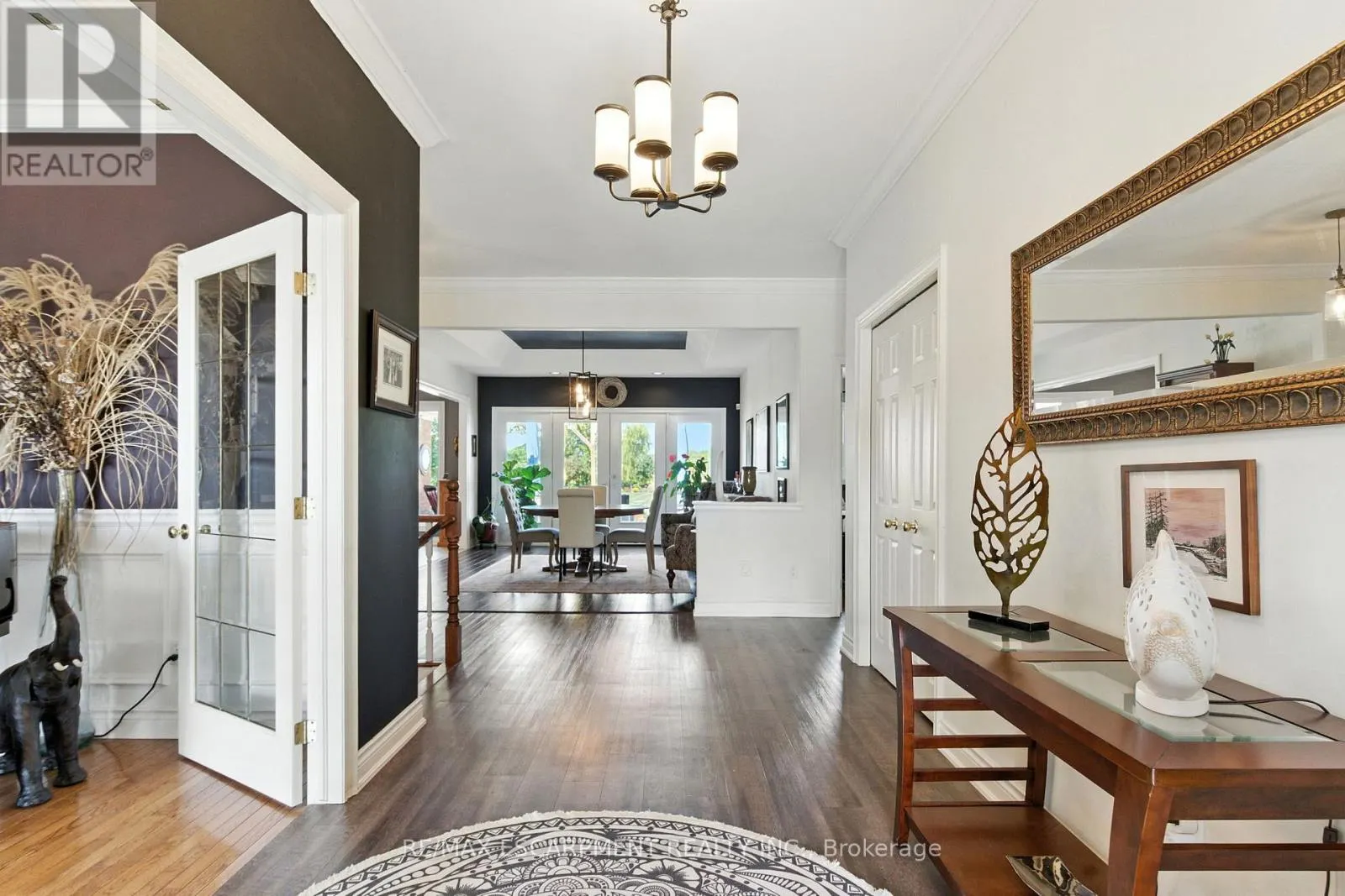 10 FEATHERSTONE AVENUE