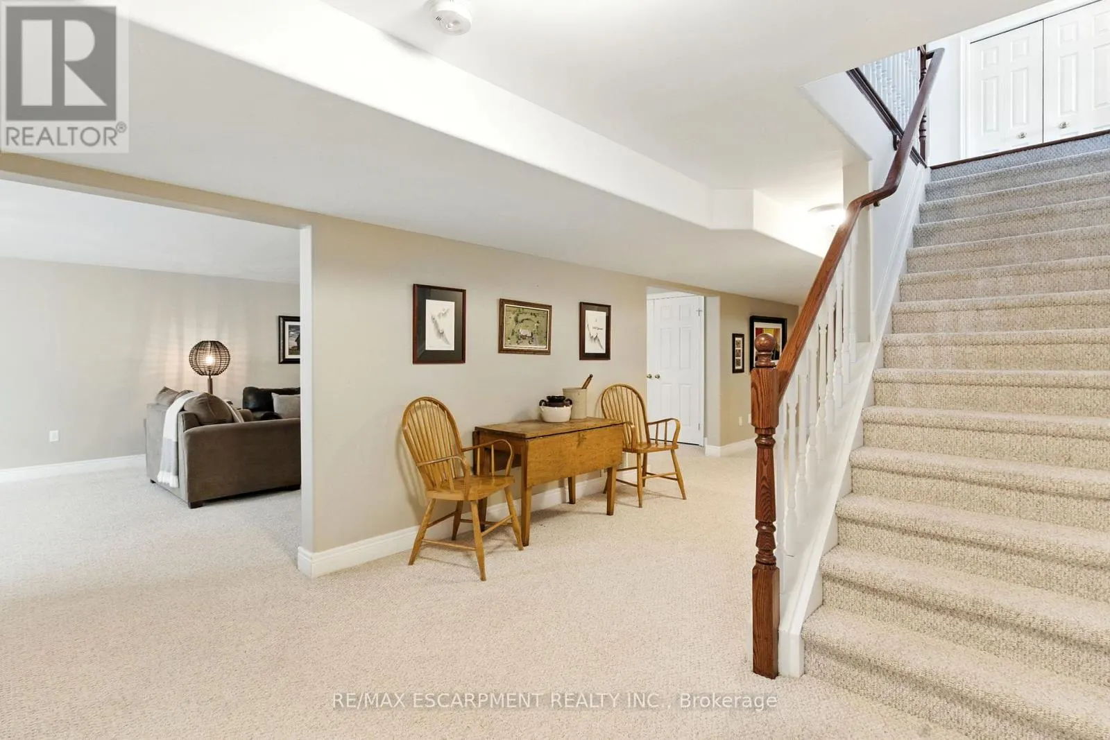 10 FEATHERSTONE AVENUE
