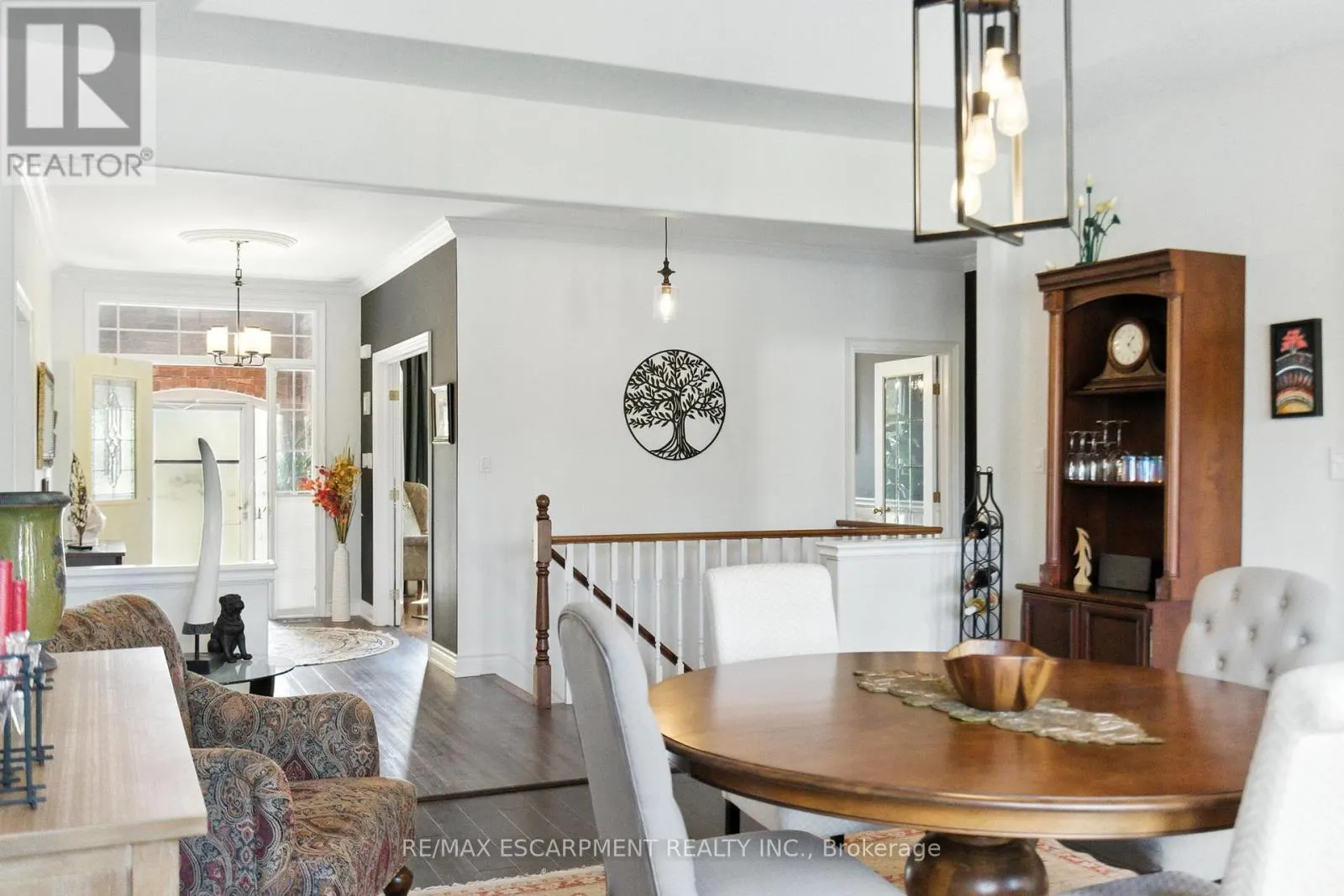 10 FEATHERSTONE AVENUE