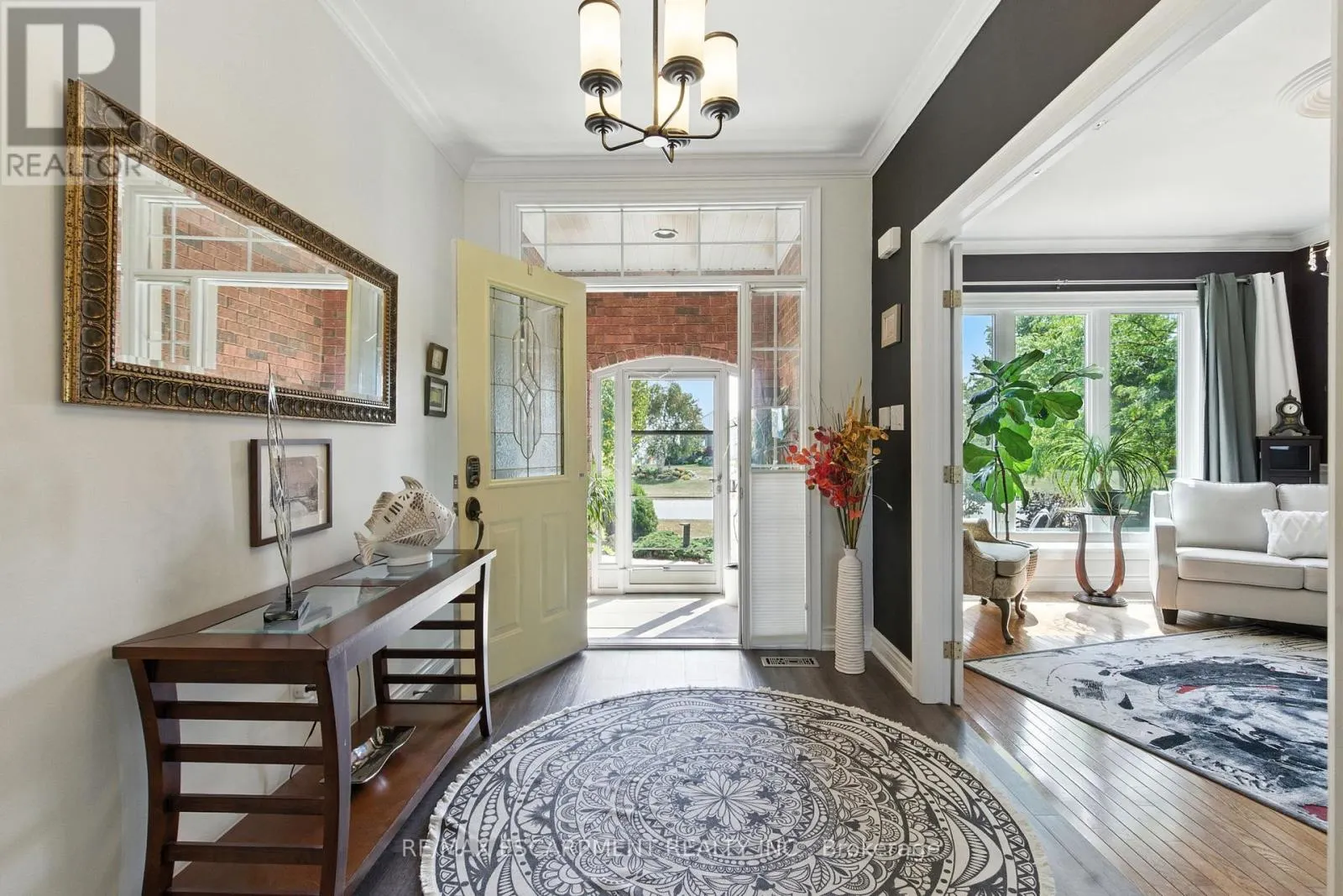 10 FEATHERSTONE AVENUE