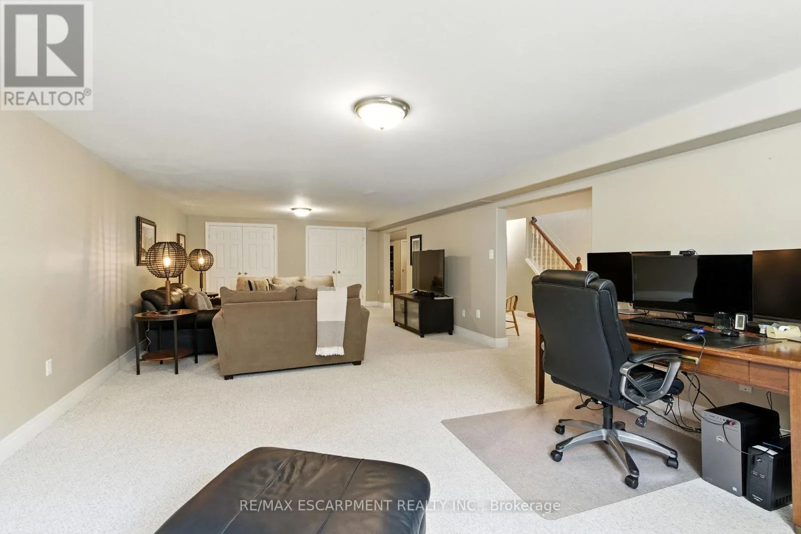 10 FEATHERSTONE AVENUE