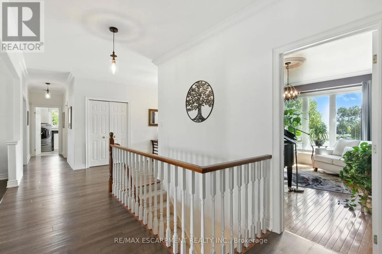 10 FEATHERSTONE AVENUE