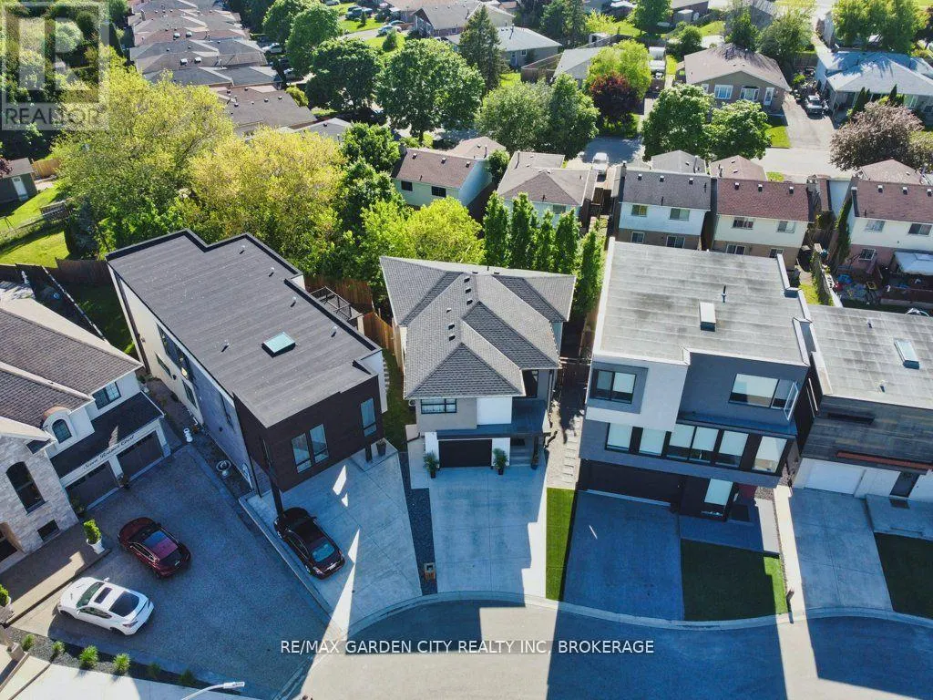 11 BEAMER COURT