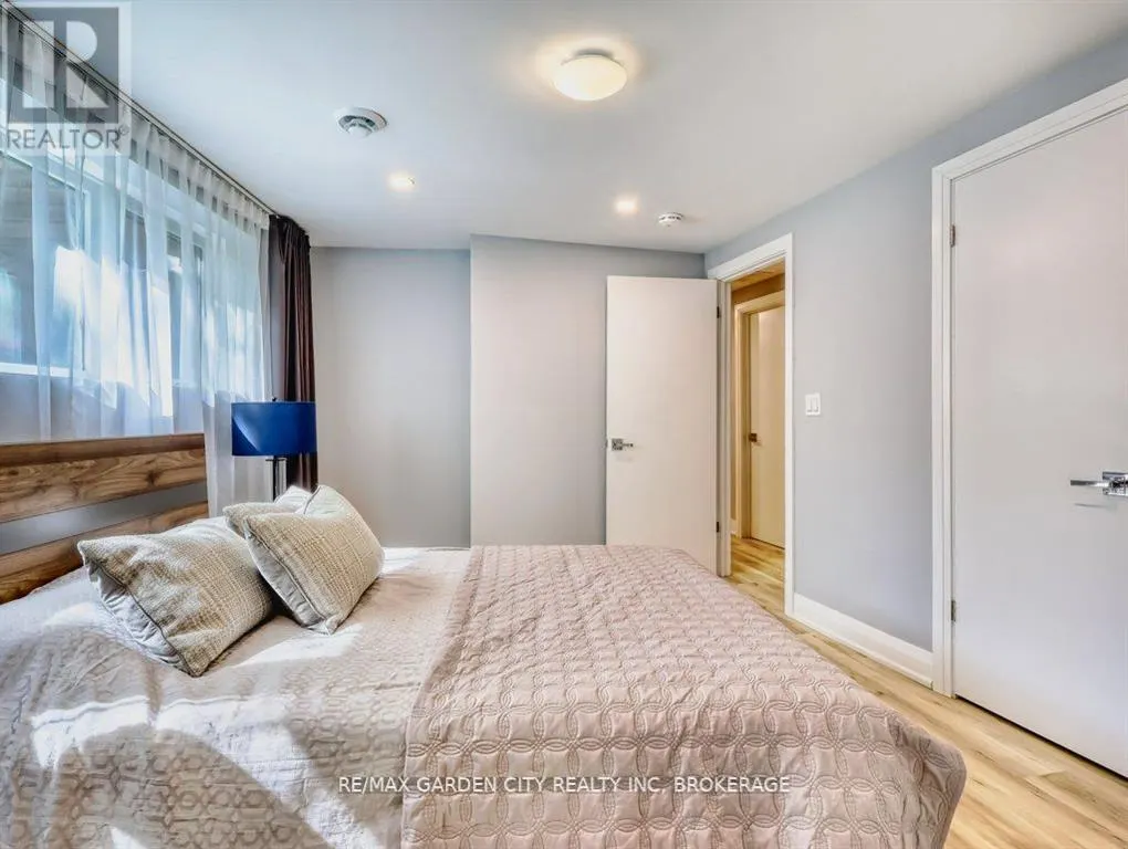 11 BEAMER COURT