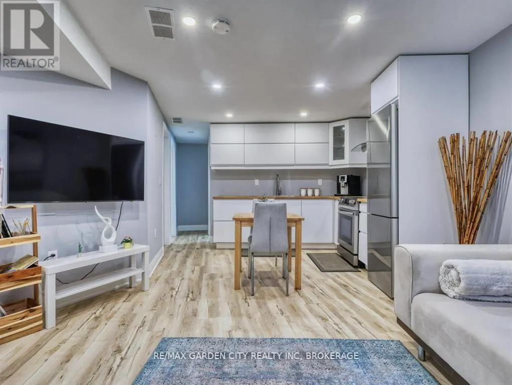 11 BEAMER COURT