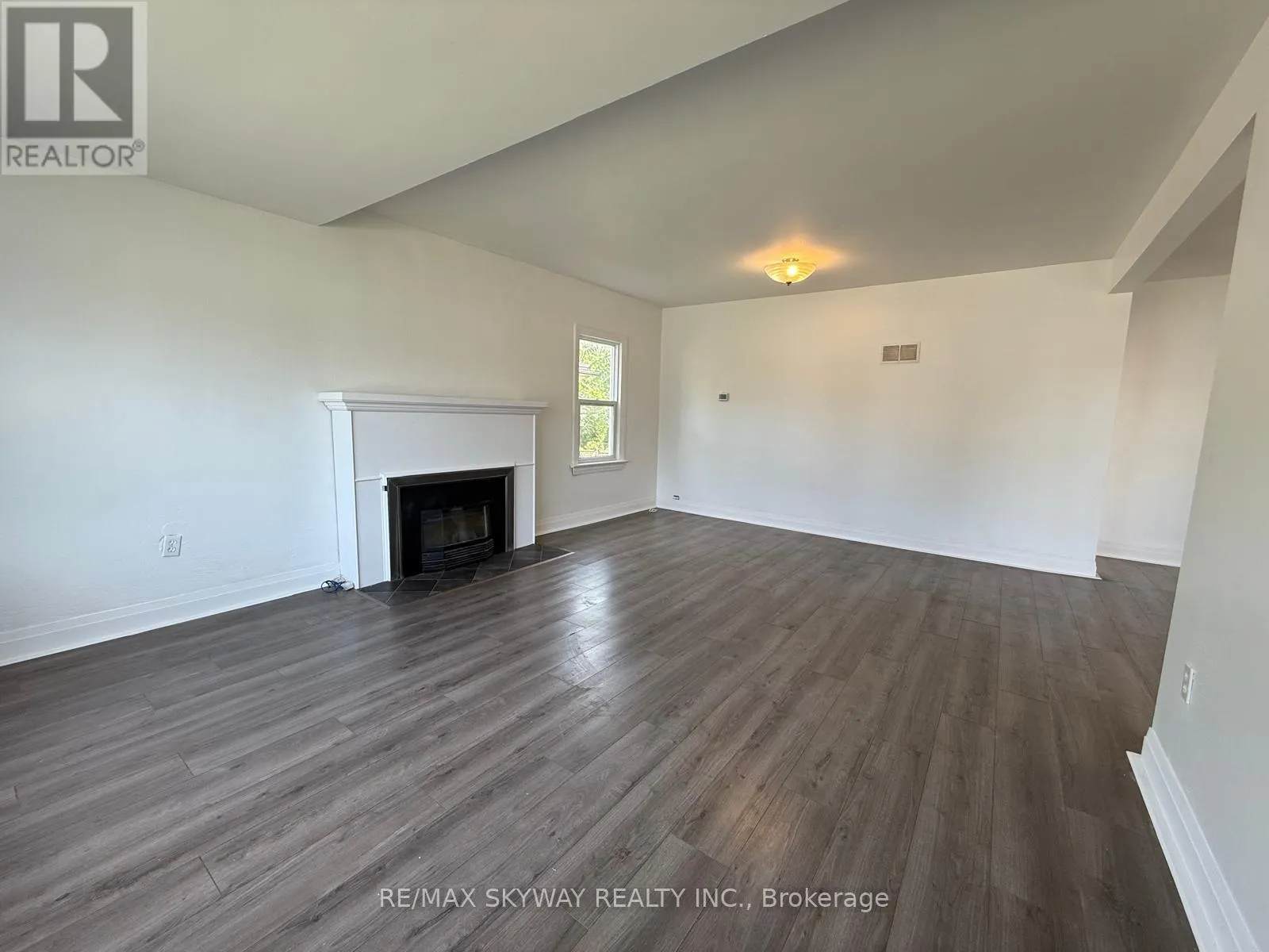 207 THOROLD ROAD