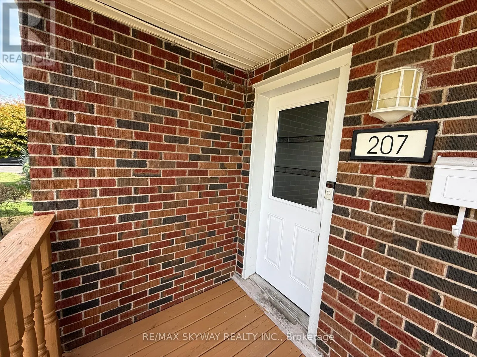 207 THOROLD ROAD