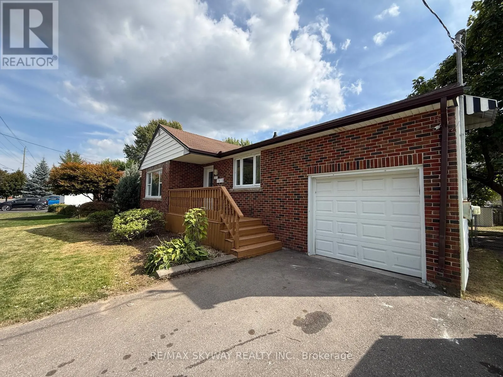 207 THOROLD ROAD