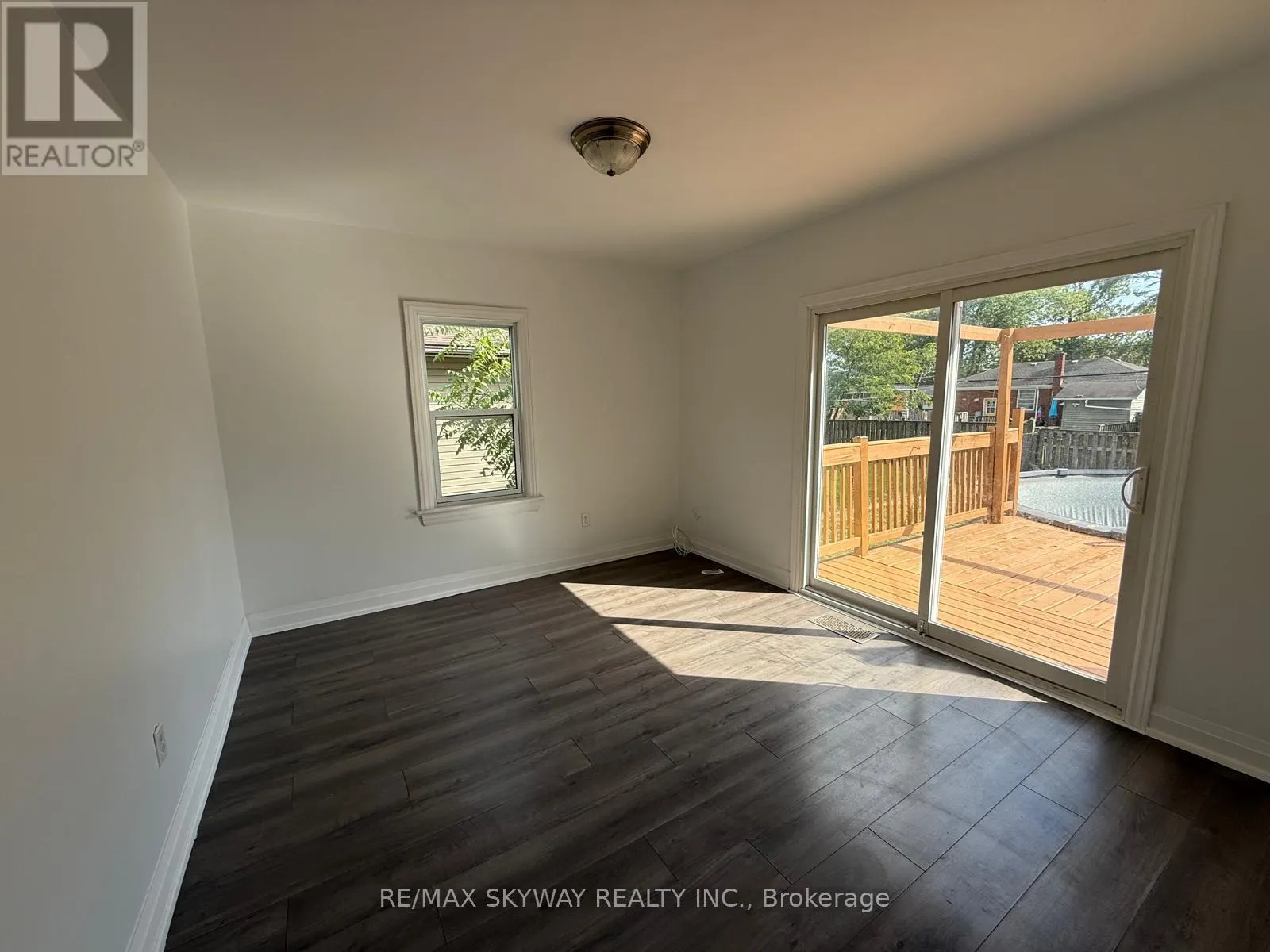 207 THOROLD ROAD