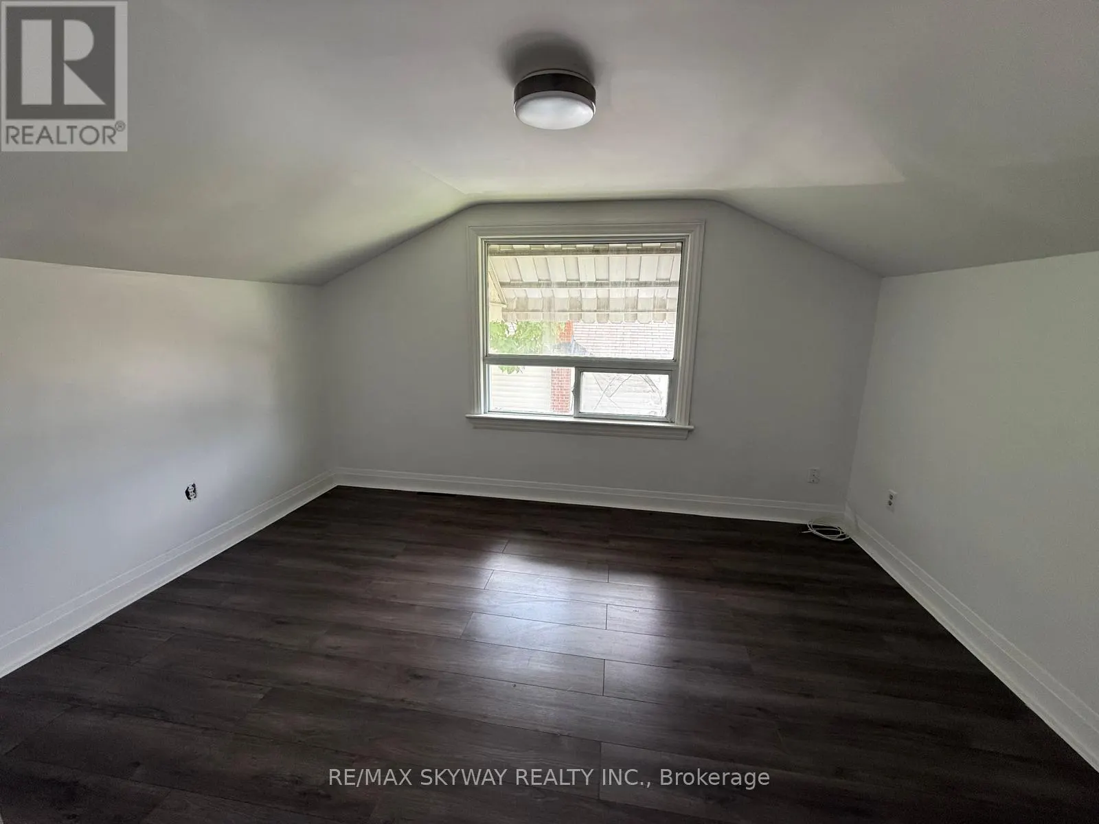 207 THOROLD ROAD