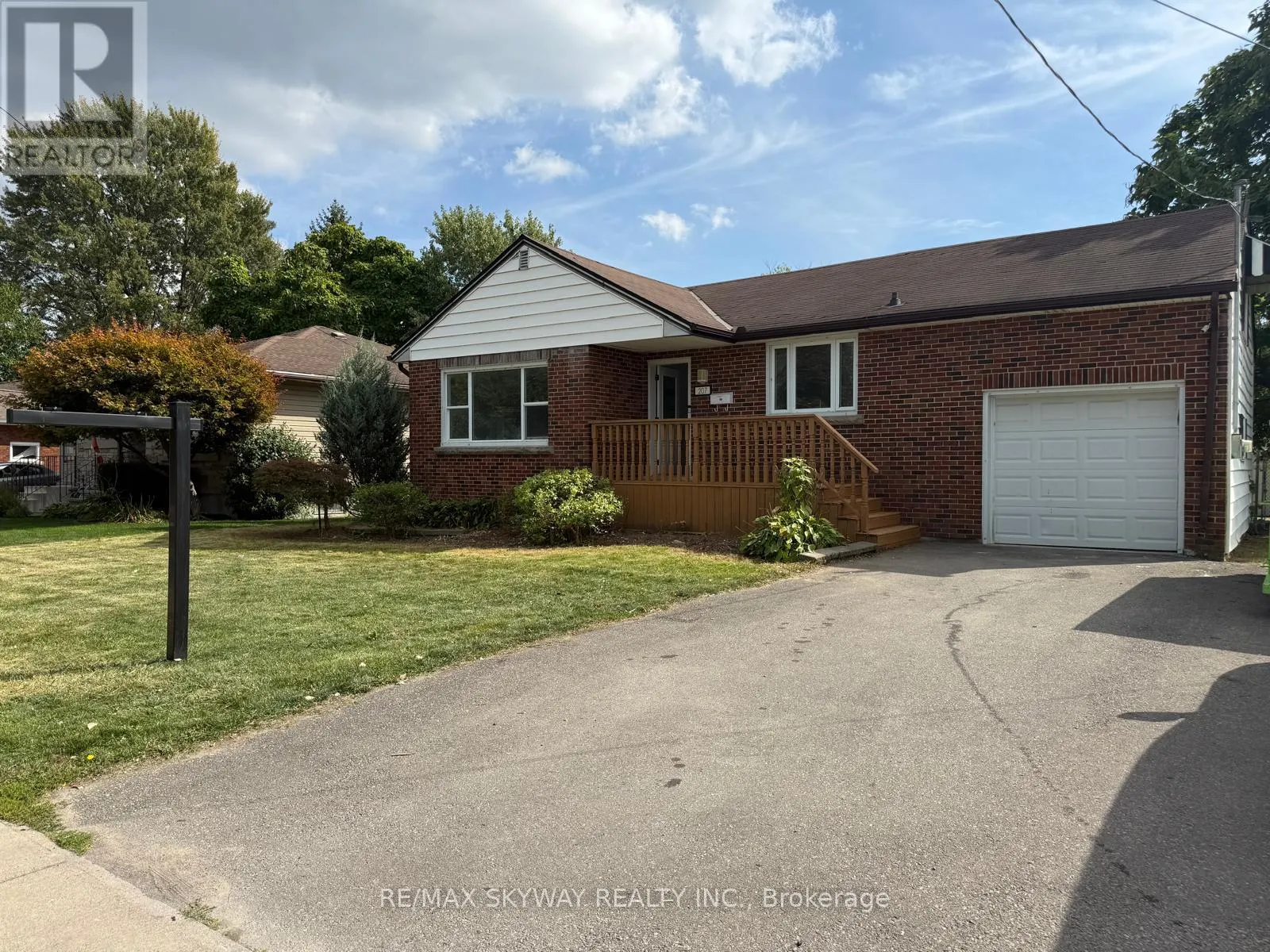 207 THOROLD ROAD