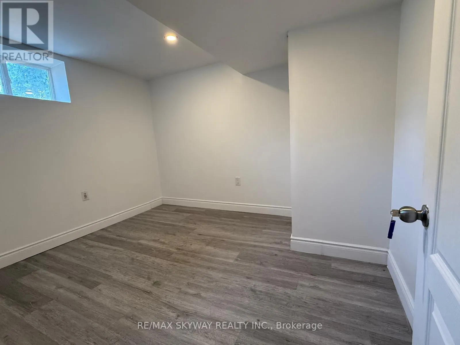 207 THOROLD ROAD