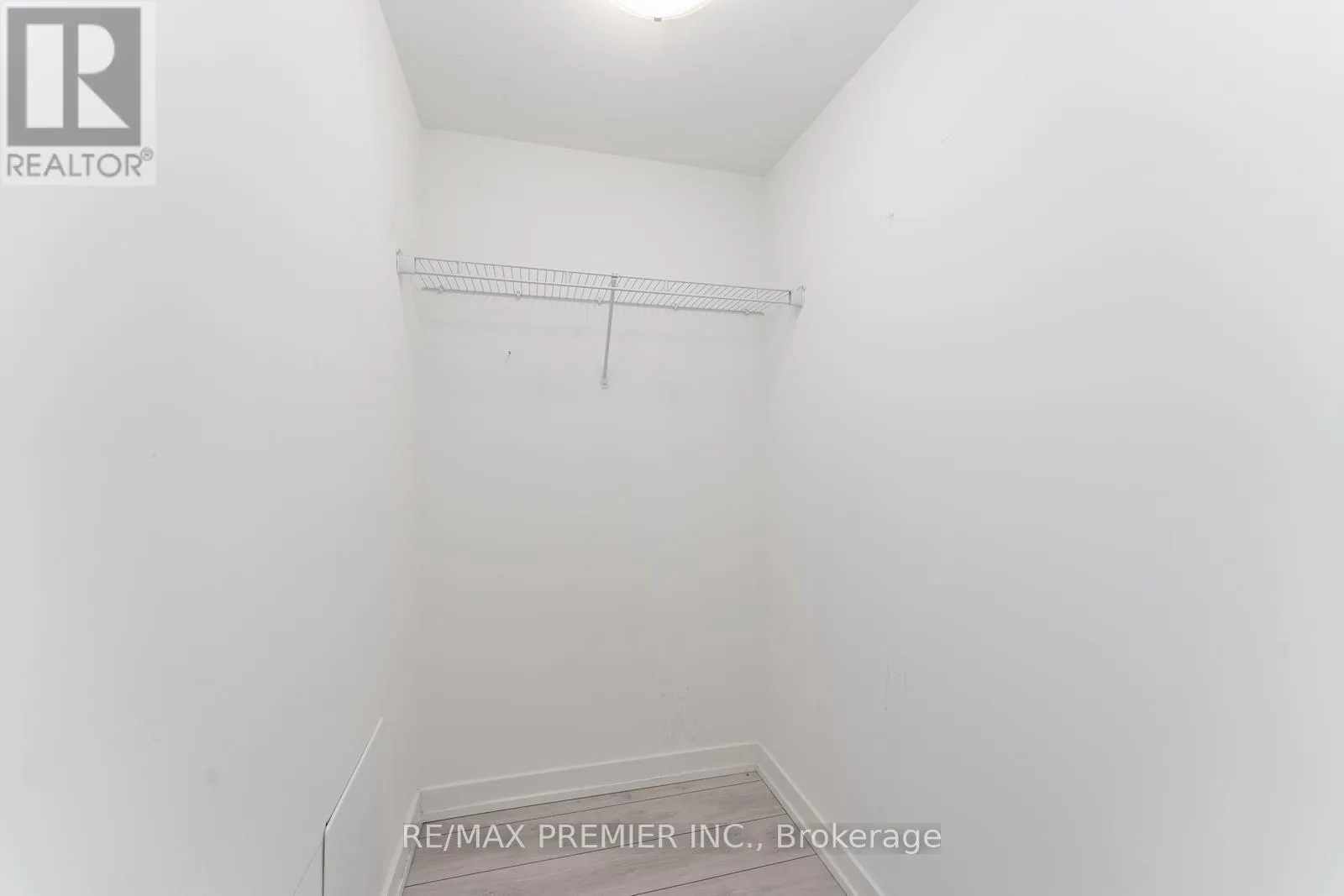 310 - 55 DUKE STREET W