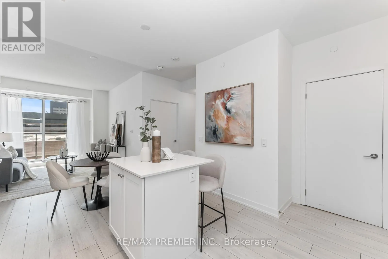 310 - 55 DUKE STREET W