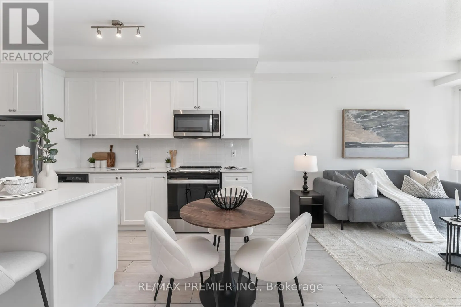 310 - 55 DUKE STREET W