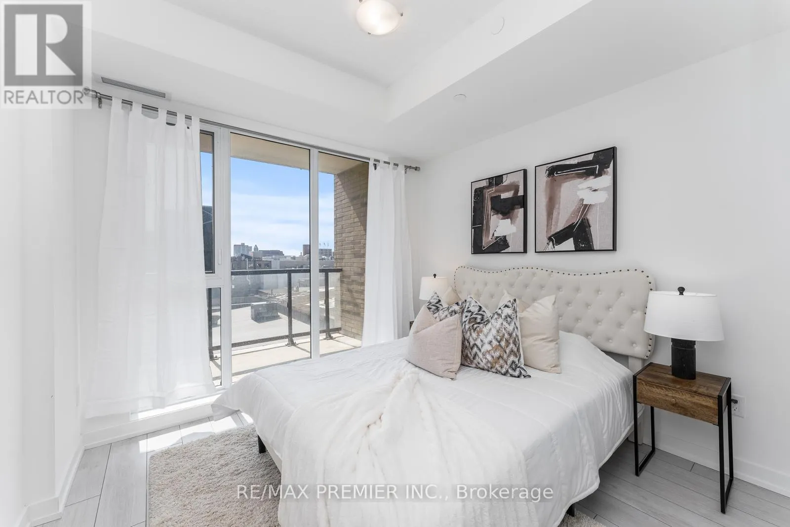 310 - 55 DUKE STREET W